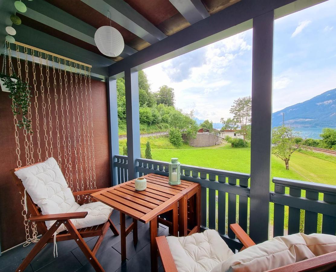 Strandhuesli Directly On Lake Thun Därligen 外观 照片